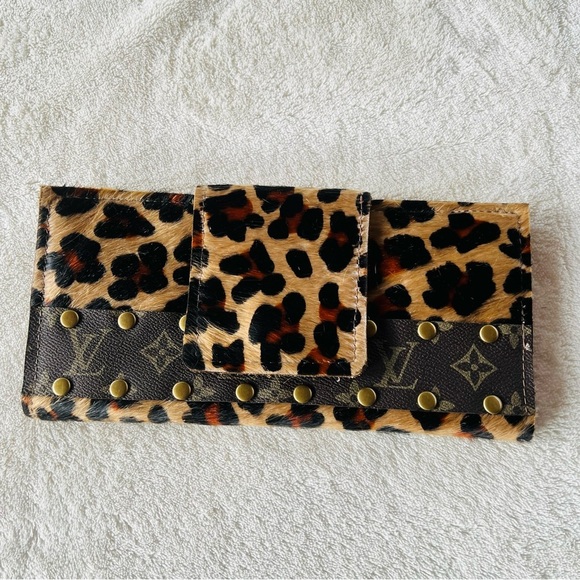 UPCYCLED COW HAIR LEOPARD PRINT LEATHER LONG BI-FOLD WALLET CLUTCH - Picture 12 of 12